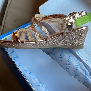 Super cute girls rose gold Dress shoes